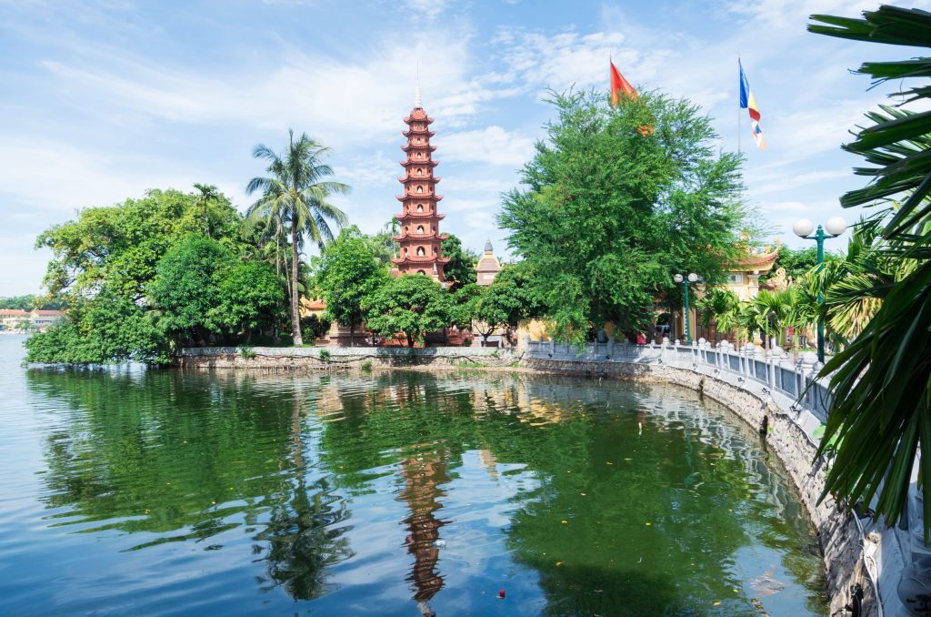西湖與鎮國寺