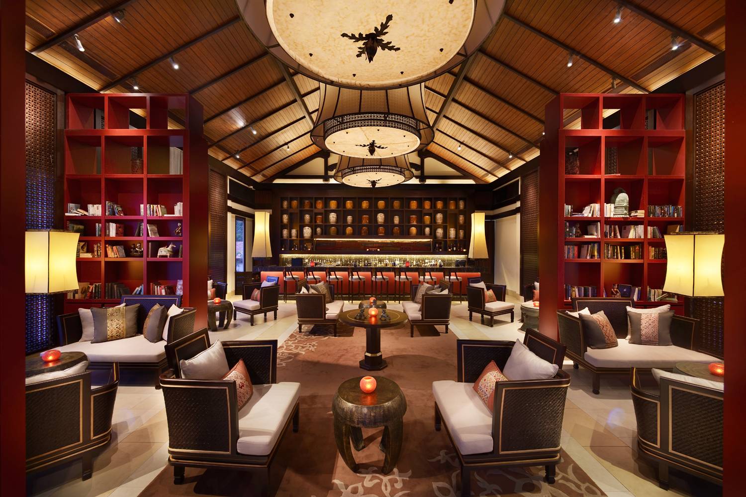 Banyan Tree Lang Co Thu Quan 酒廊的座位與燈籠