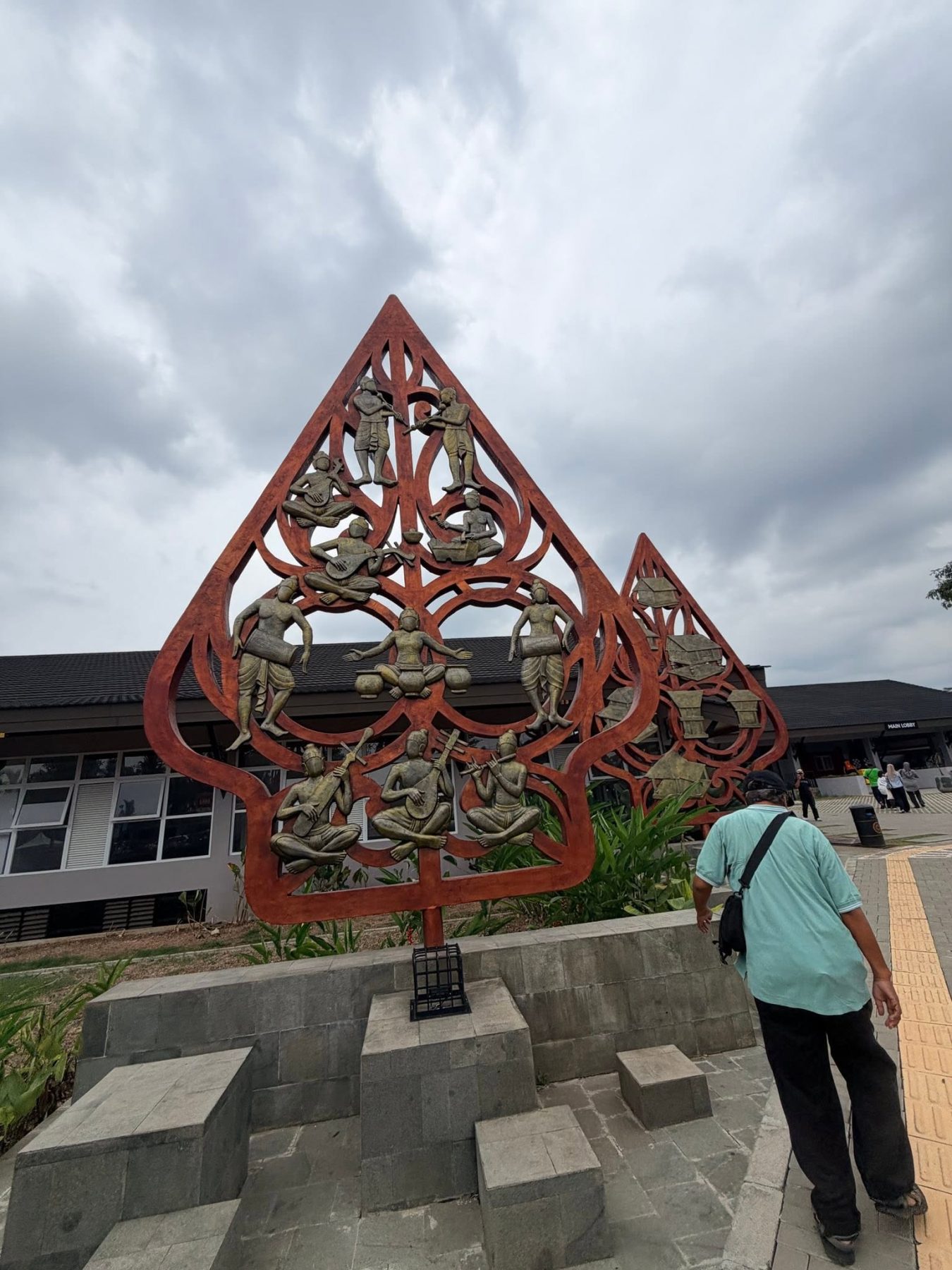 婆羅浮屠園區 Main Lobby 前爪哇 Gunungan 造型雕塑