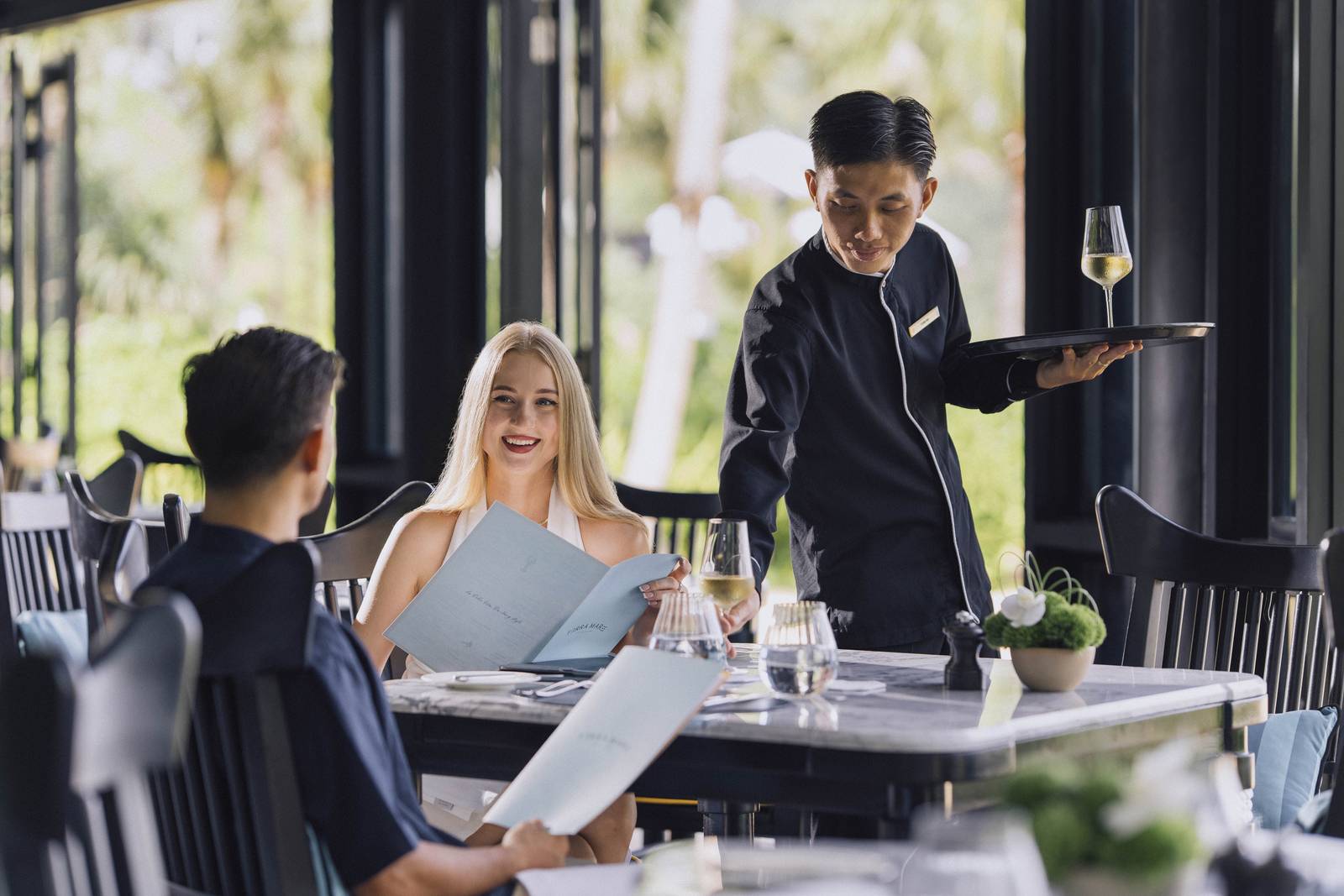 InterContinental Danang Terra Mare 餐廳的用餐空間