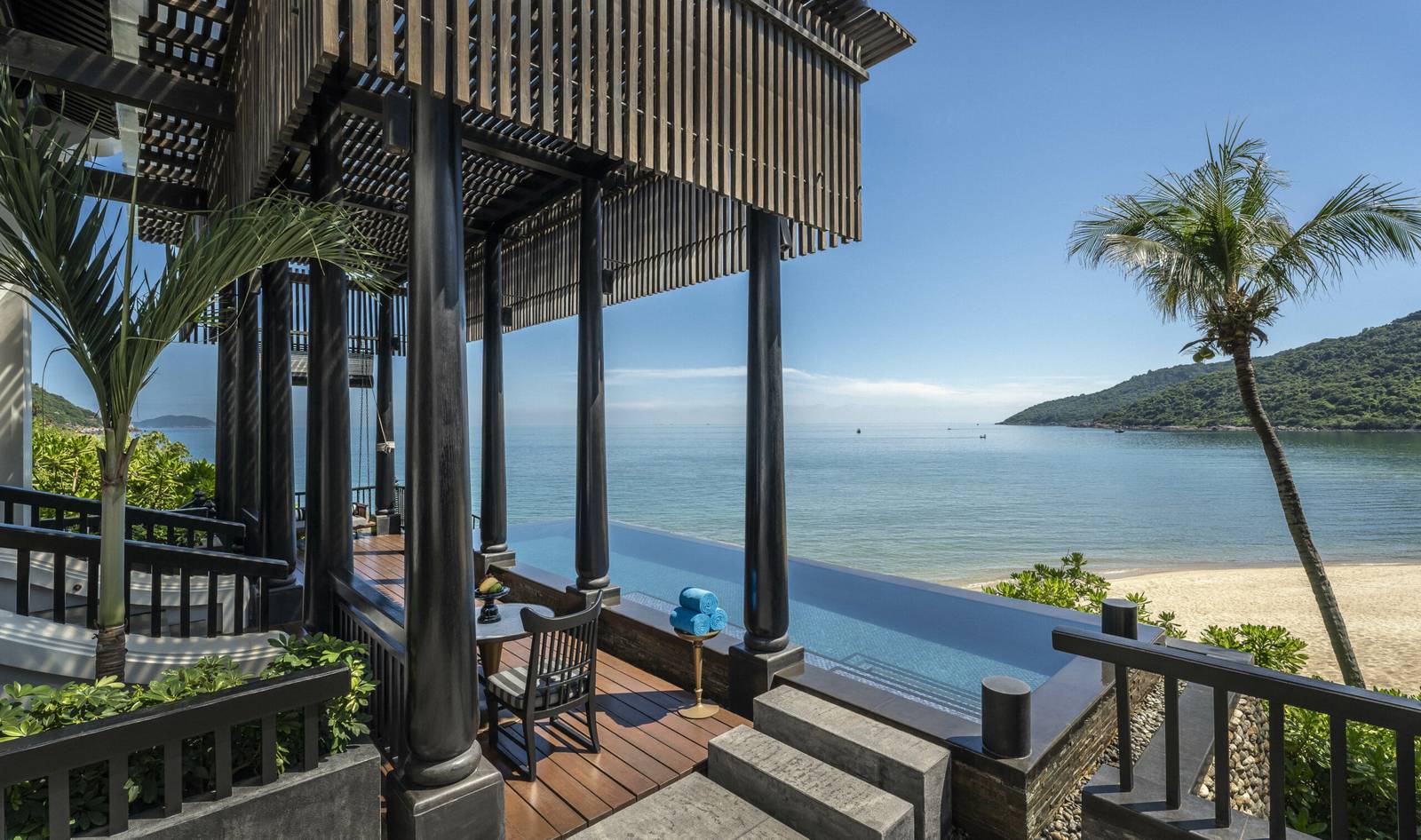 InterContinental Danang 海灘別墅的露台、私人泳池與白北灣海景