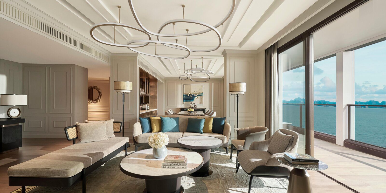 InterContinental Halong Bay Penthouse 頂樓套房起居空間