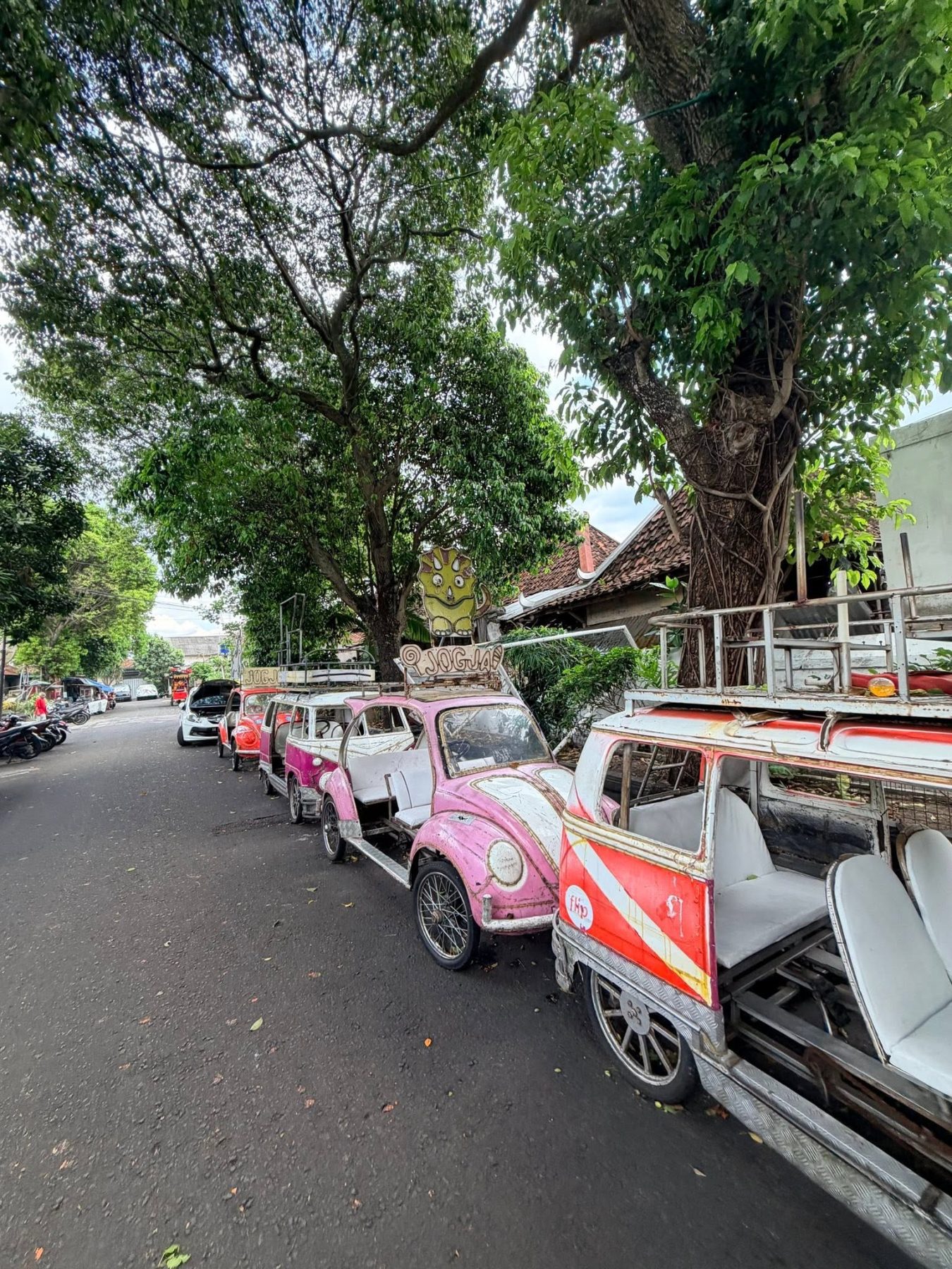 日惹皇宮南廣場附近 JOGJA 彩繪觀光車 odong-odong