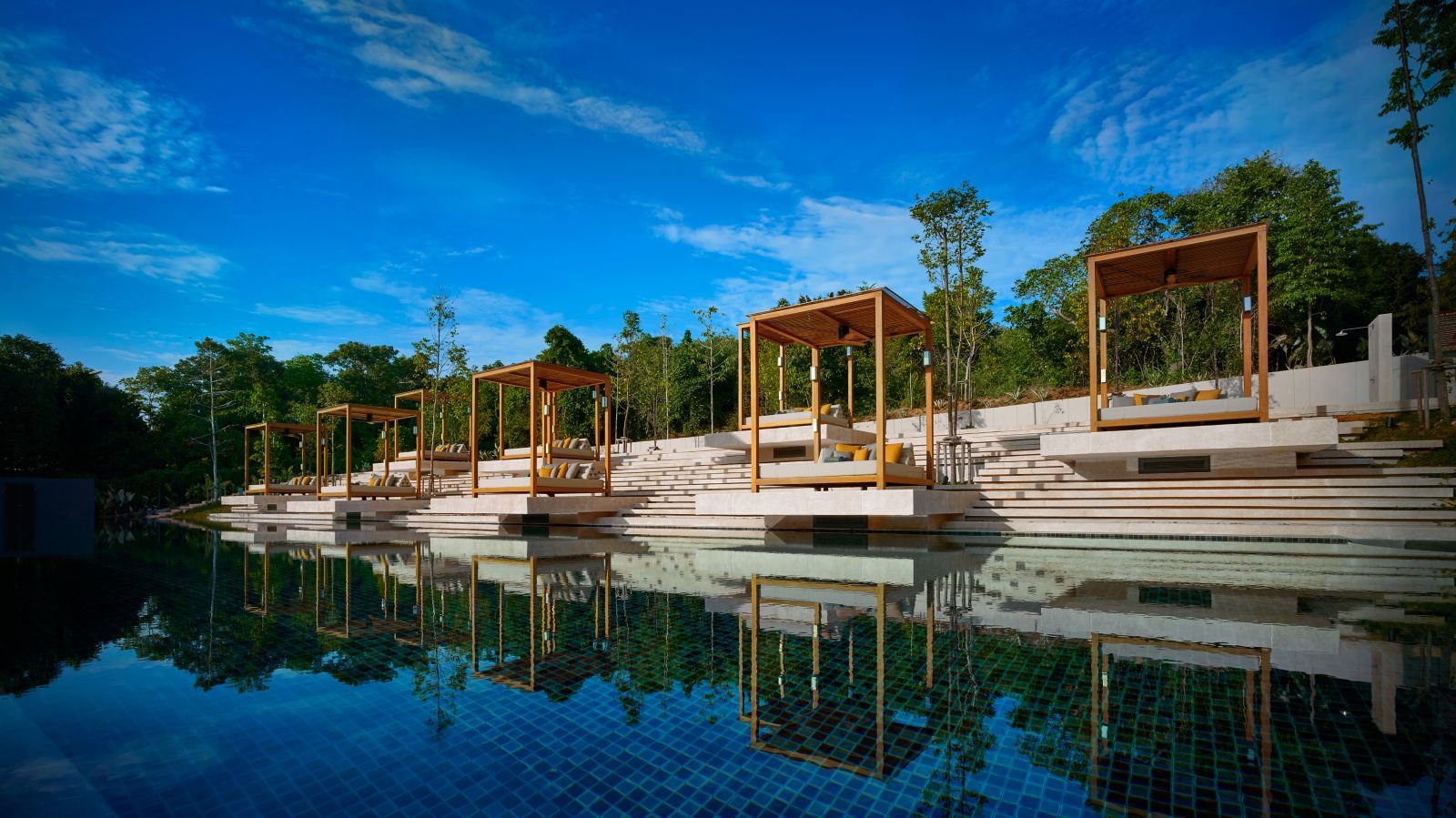 Spa Village 的水景與療程亭