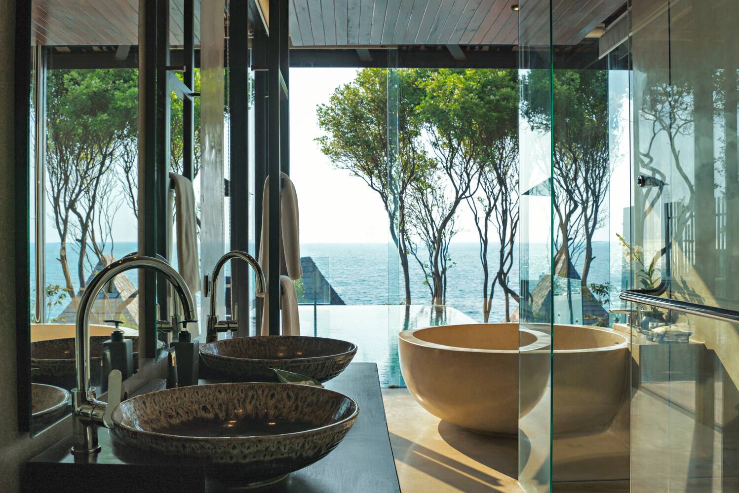 Silavadee Scenic Ocean View Pool Villa 浴室與海景
