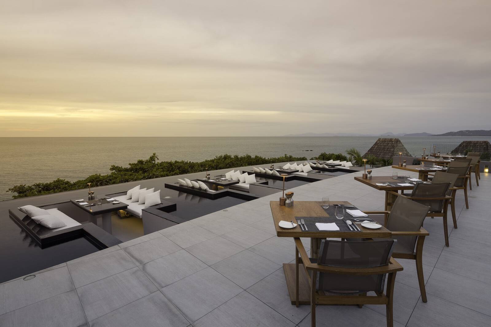 Silavadee STAR 屋頂餐廳與下沉式座位