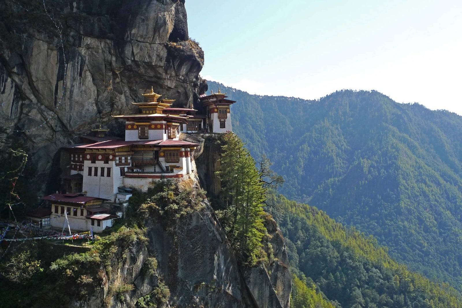 帕羅虎穴寺山崖景觀