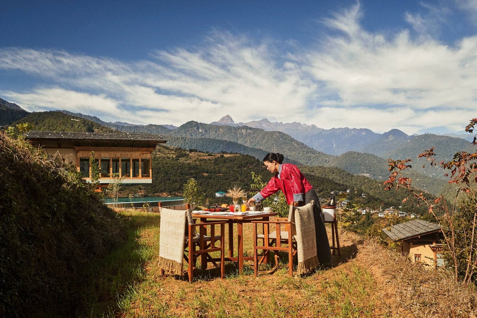 六善普那卡山坡戶外早餐