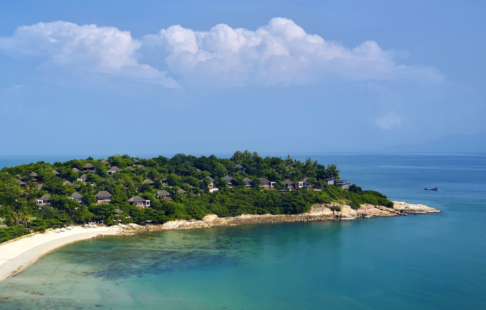 蘇梅島北端岬角與 Six Senses 園區的空拍