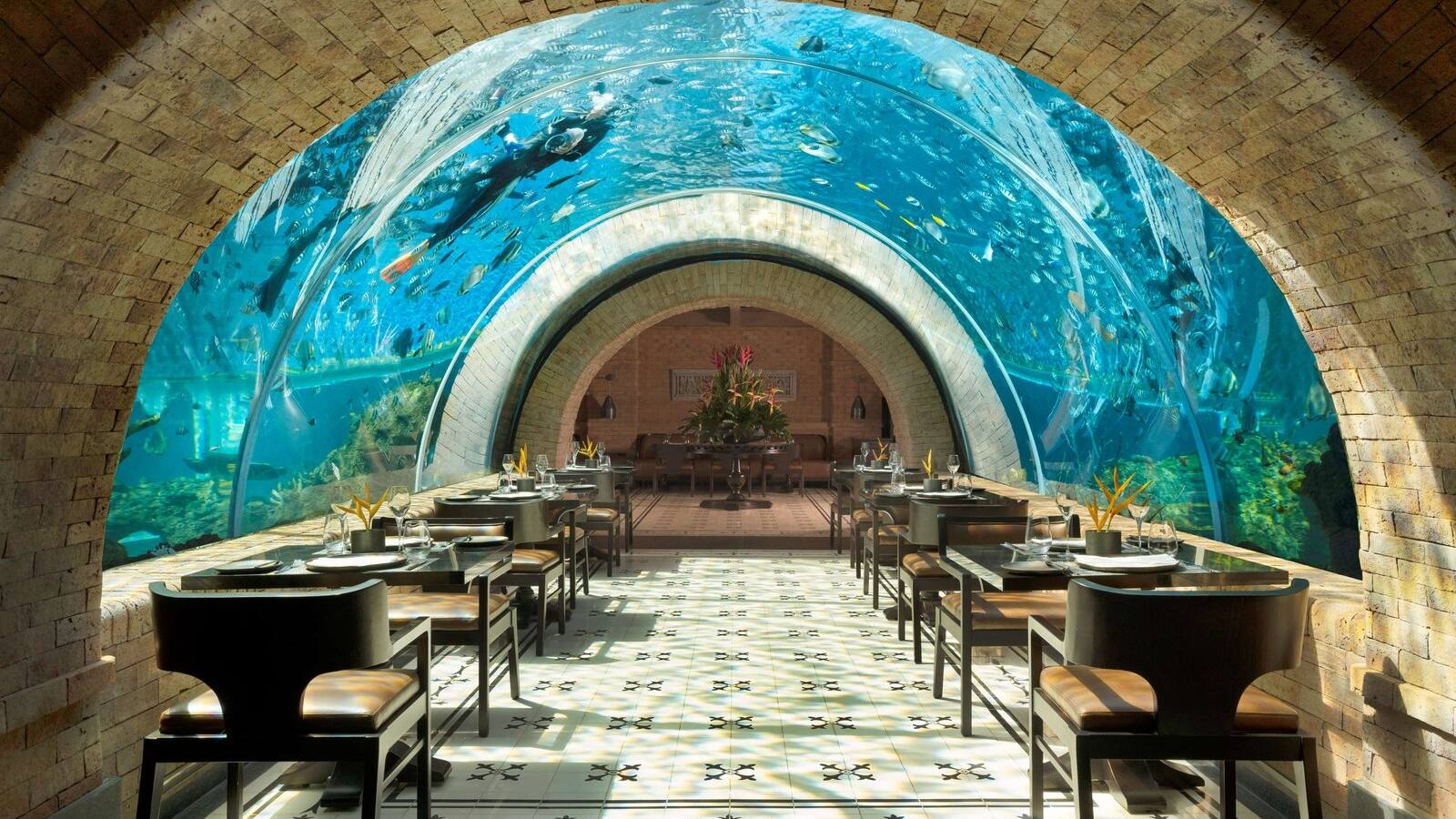 峇里島阿普爾瓦凱賓斯基酒店 Koral 水族館餐廳