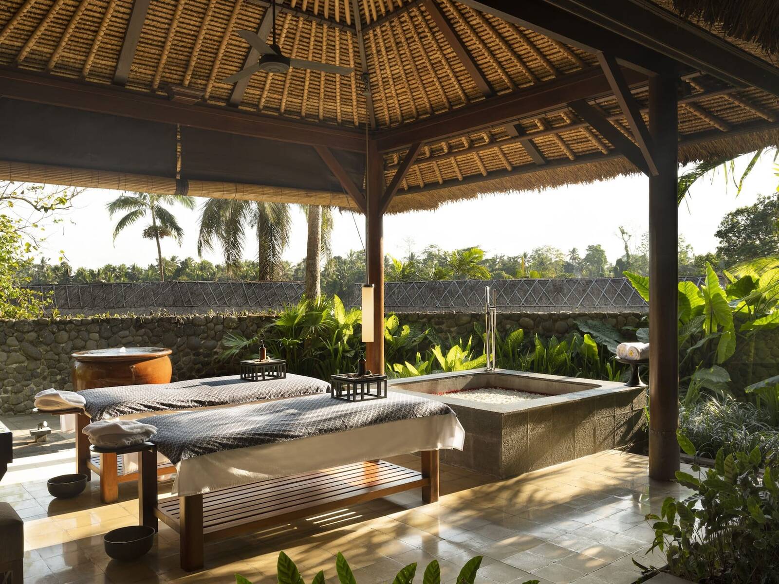 峇里島烏布阿麗拉酒店 Spa Alila 戶外浴池療程空間