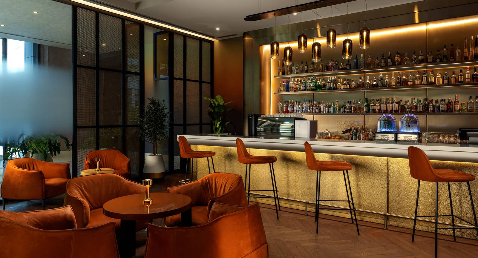 杜拜安納塔拉商業灣酒店 Mood Bar 的吧檯與座位