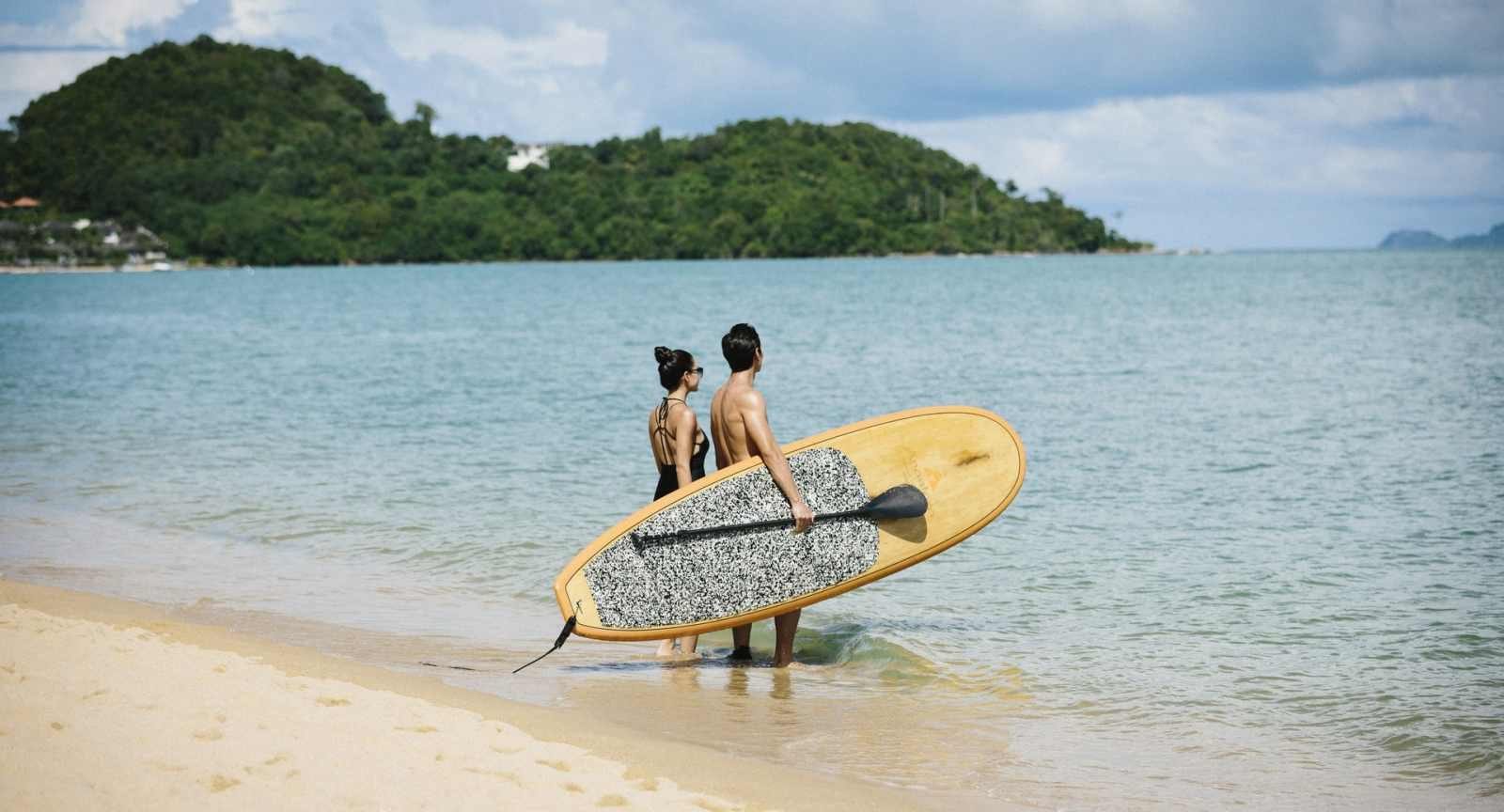 海灣裡的立式划槳