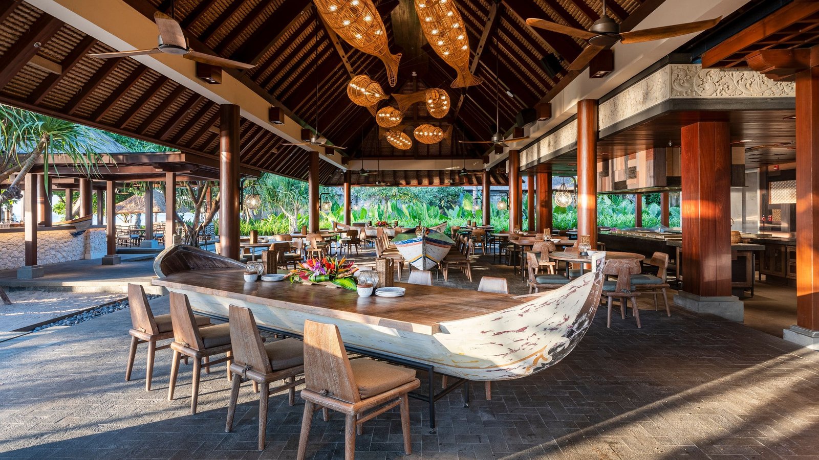 Fishermans Club 的海濱用餐區