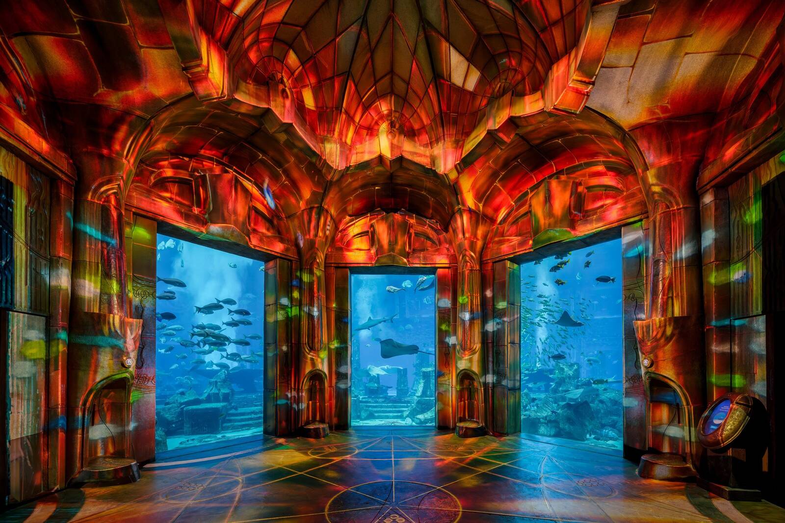 杜拜亞特蘭提斯棕櫚島酒店失落的空間水族館的展區隧道