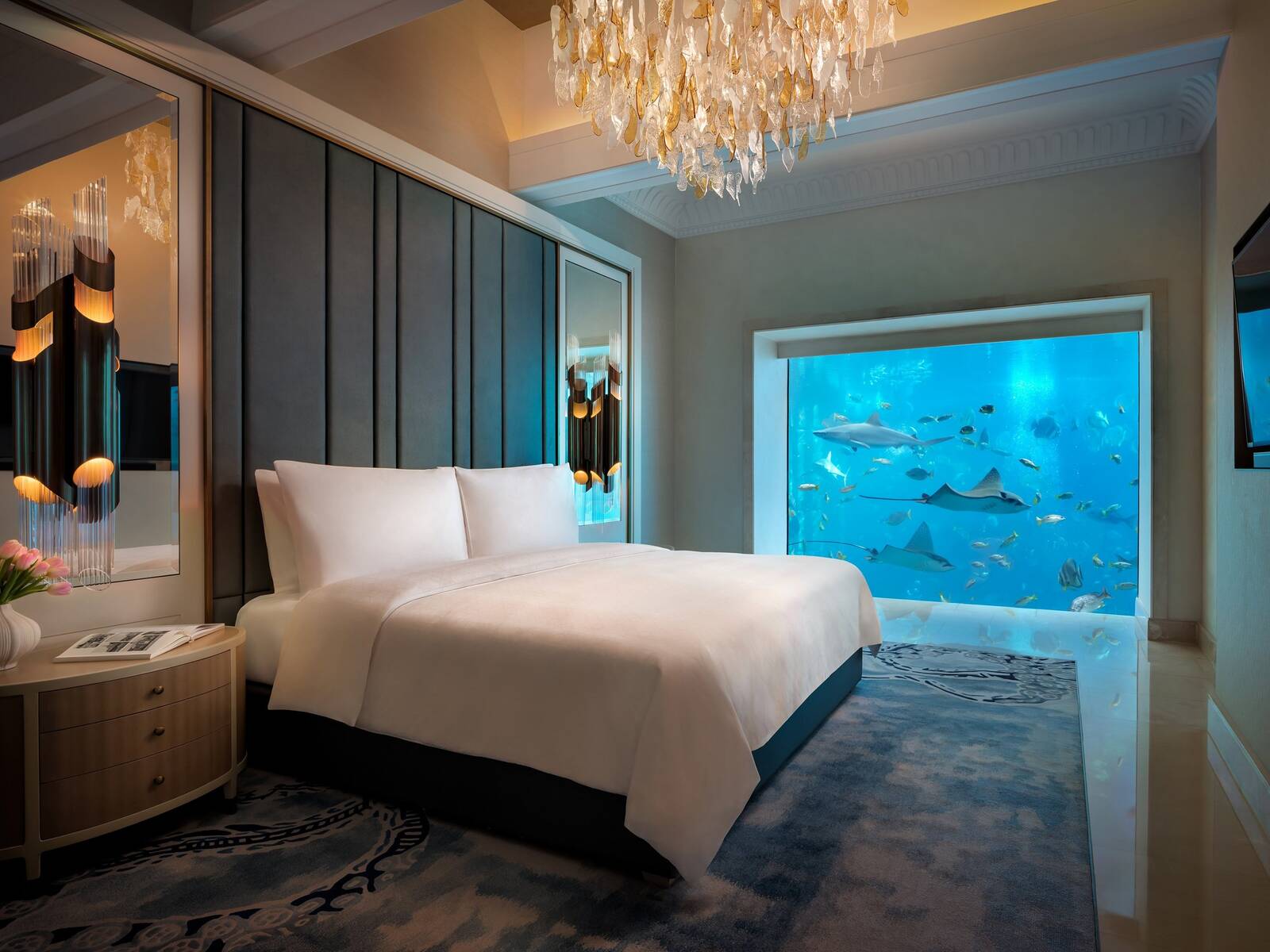 杜拜亞特蘭提斯棕櫚島酒店 Underwater Suite 臥室外的水族箱