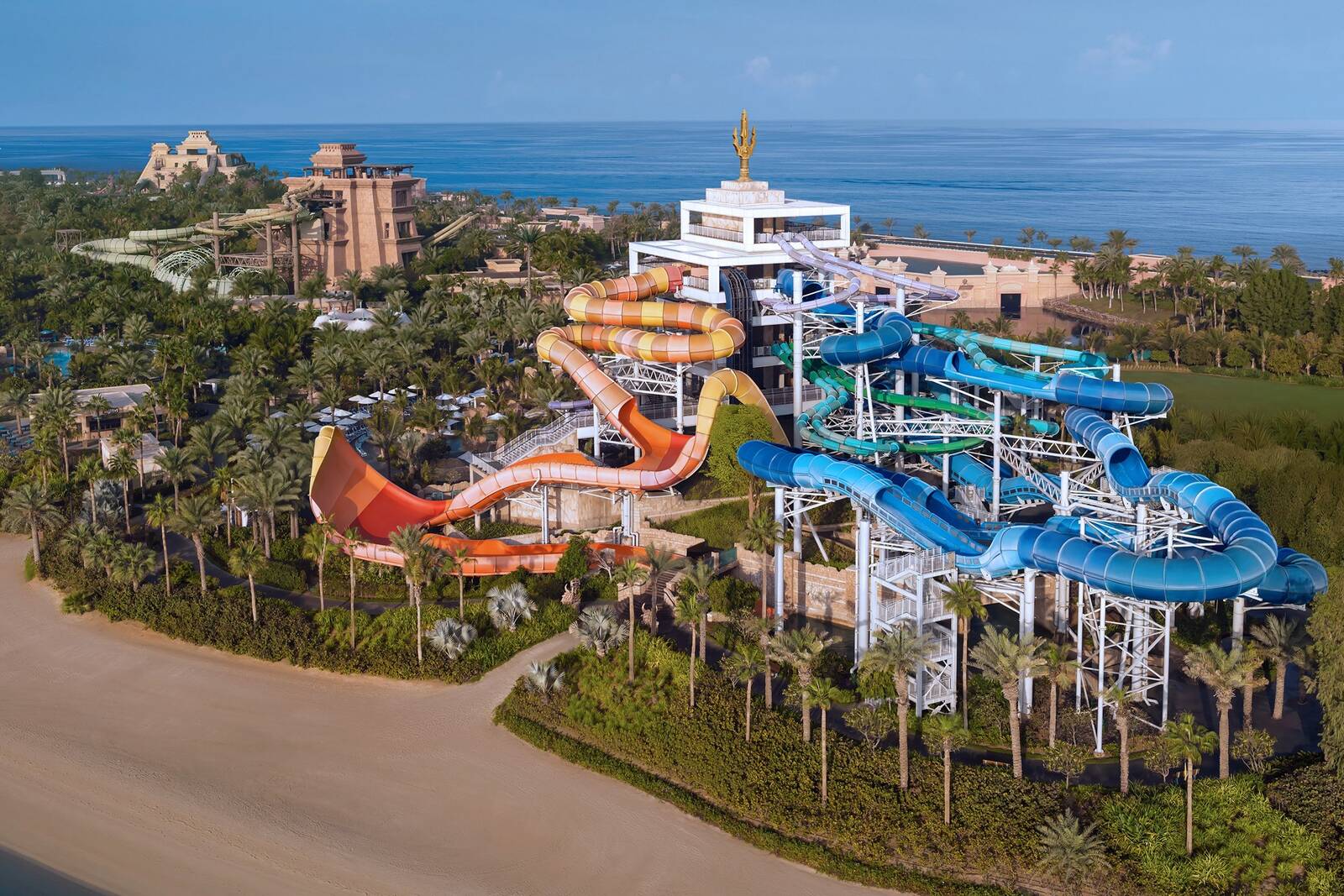 杜拜棕櫚島 Aquaventure 水上樂園的滑水道空拍