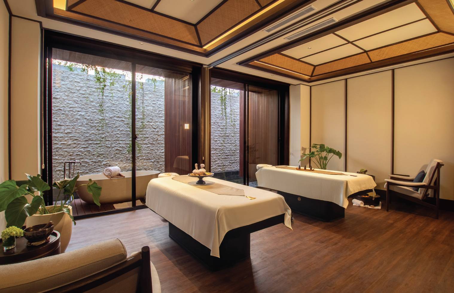 峇里島沙努爾海灘飯店 Taru Pramana Spa 的雙人療程室
