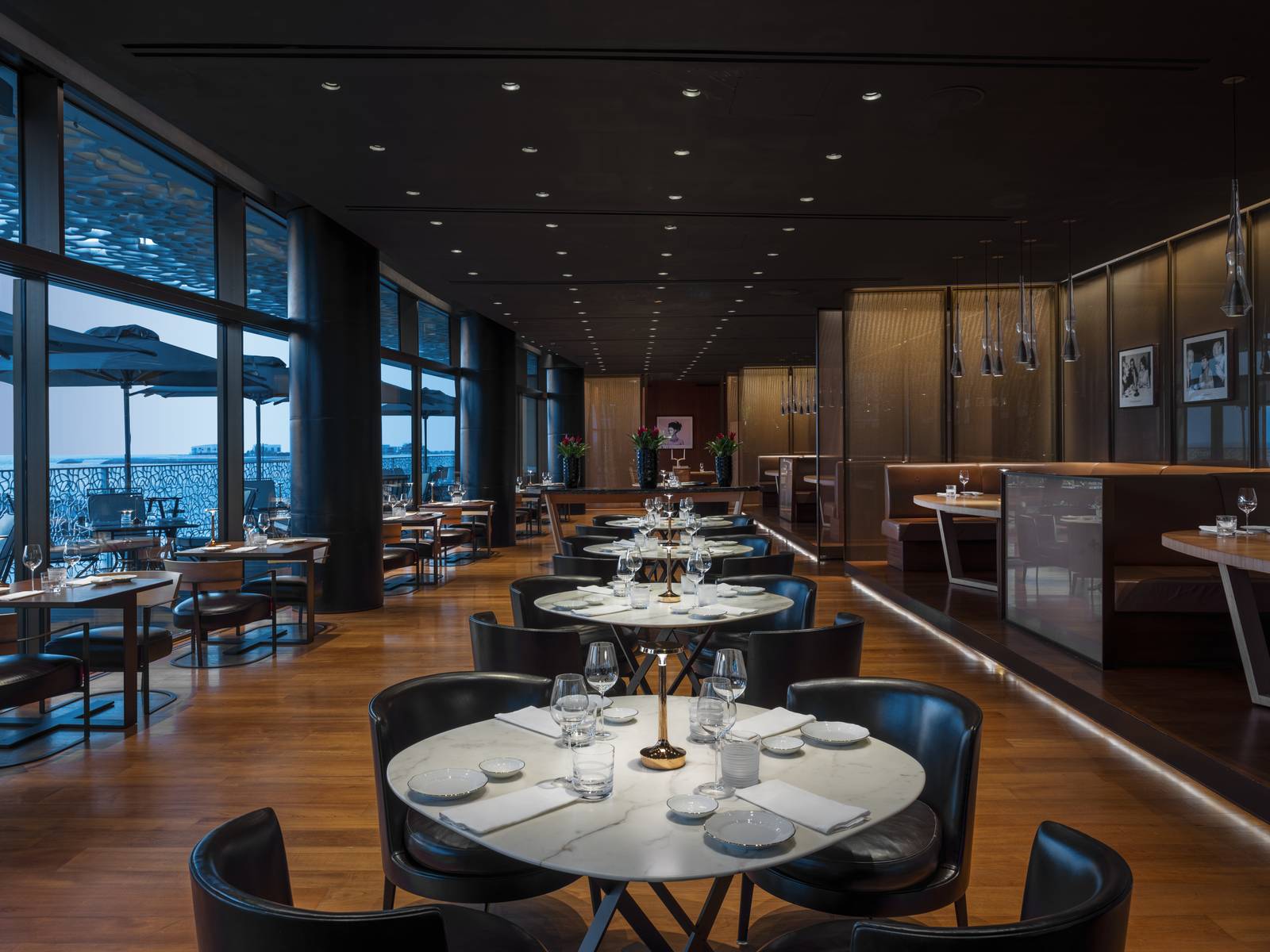 杜拜寶格麗度假村 Il Ristorante – Niko Romito 的用餐空間