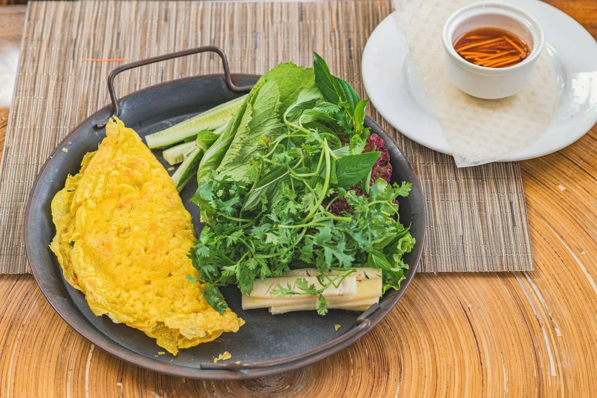 早餐的蛋捲與茶