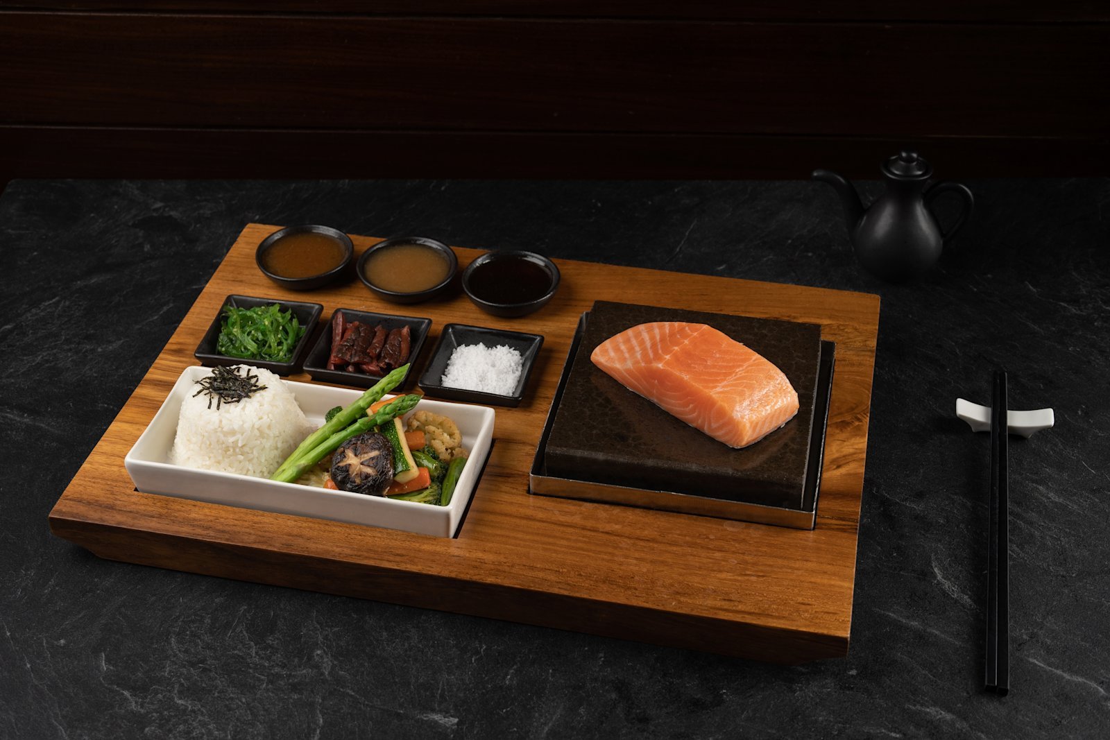 RIN 日本料理的石板鮭魚