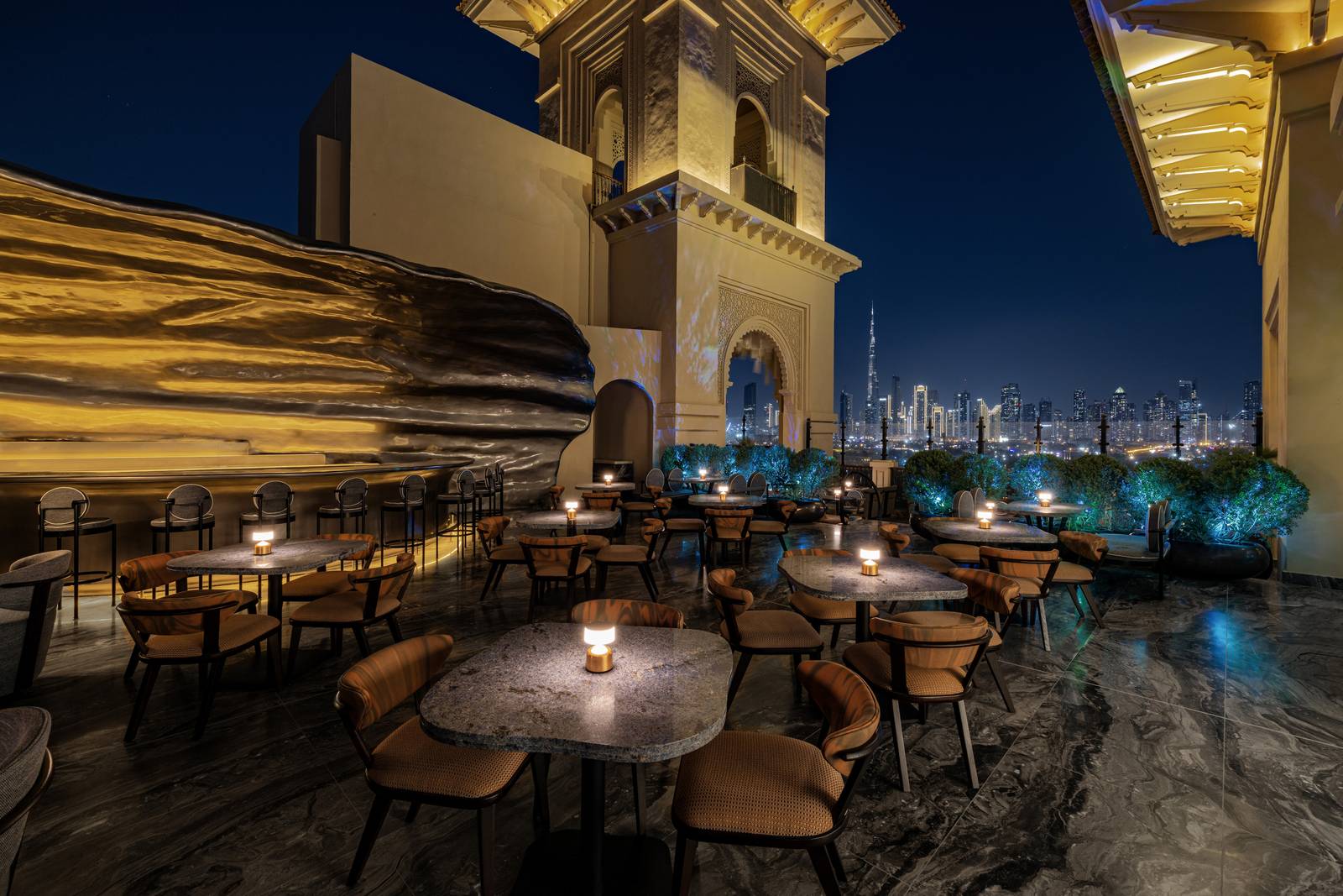 杜拜朱美拉海灘四季度假村 Mercury Rooftop 夜間座位與哈里發塔