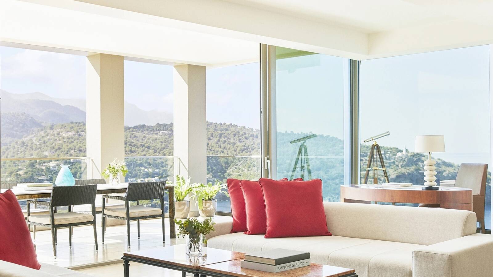 Jumeirah Mallorca Observatory Suite 山景起居空間