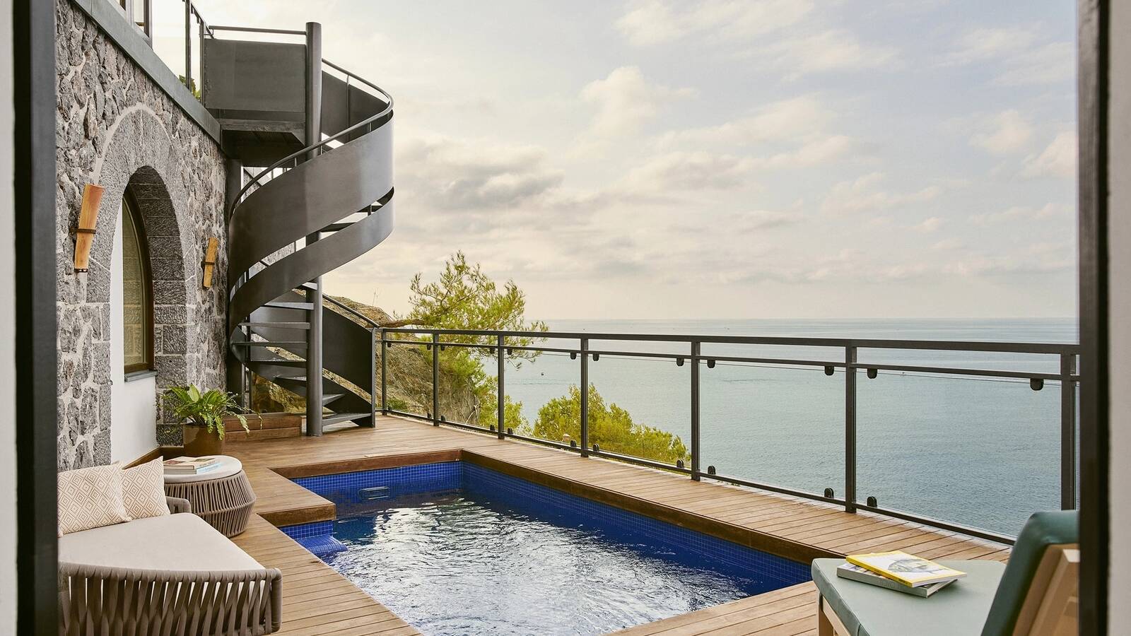 Jumeirah Mallorca Spa 露臺水療池與海景