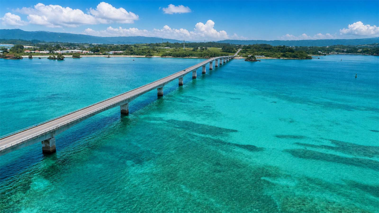 晴天的沖繩古宇利島與古宇利大橋