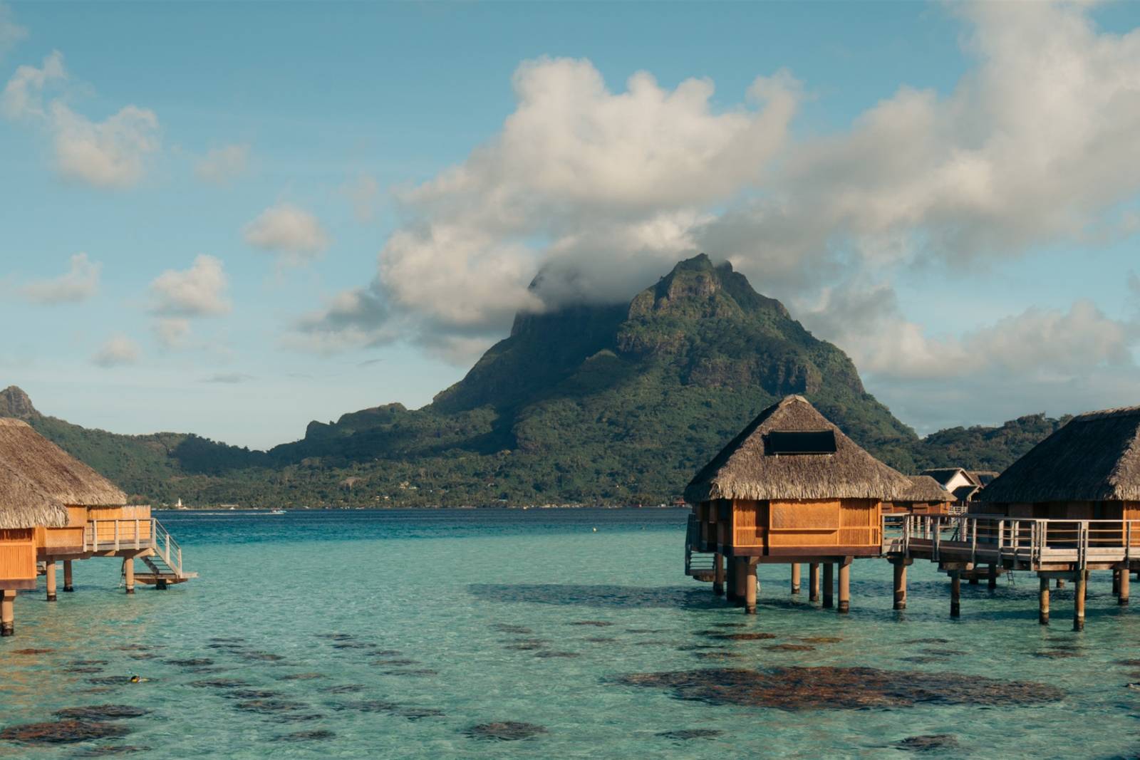 波拉波拉樂波拉波拉度假村 Otemanu 水上屋與山景