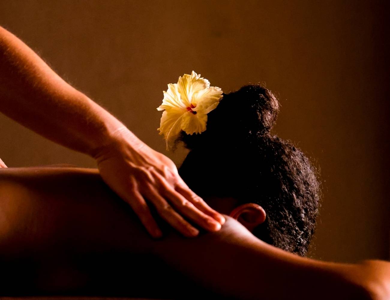 塔哈島樂塔哈度假村 Tāvai Spa 的按摩療程