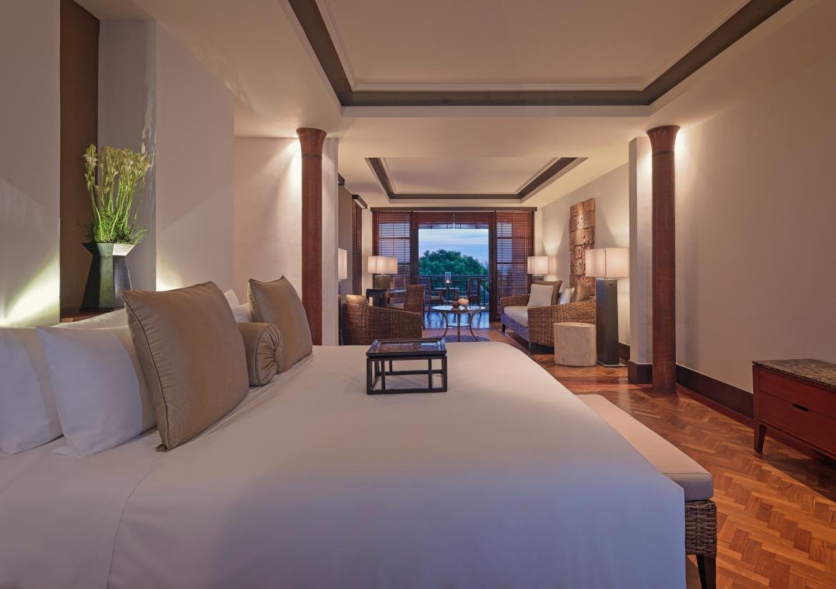 海濱 Studio Suite 的臥室與海景