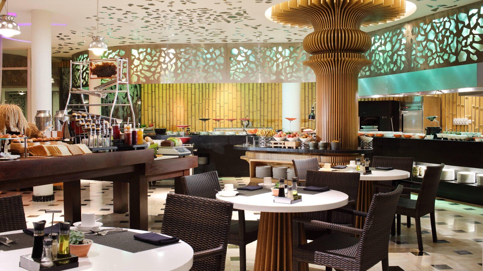 Bamboo Chic 餐廳的開放式廚房