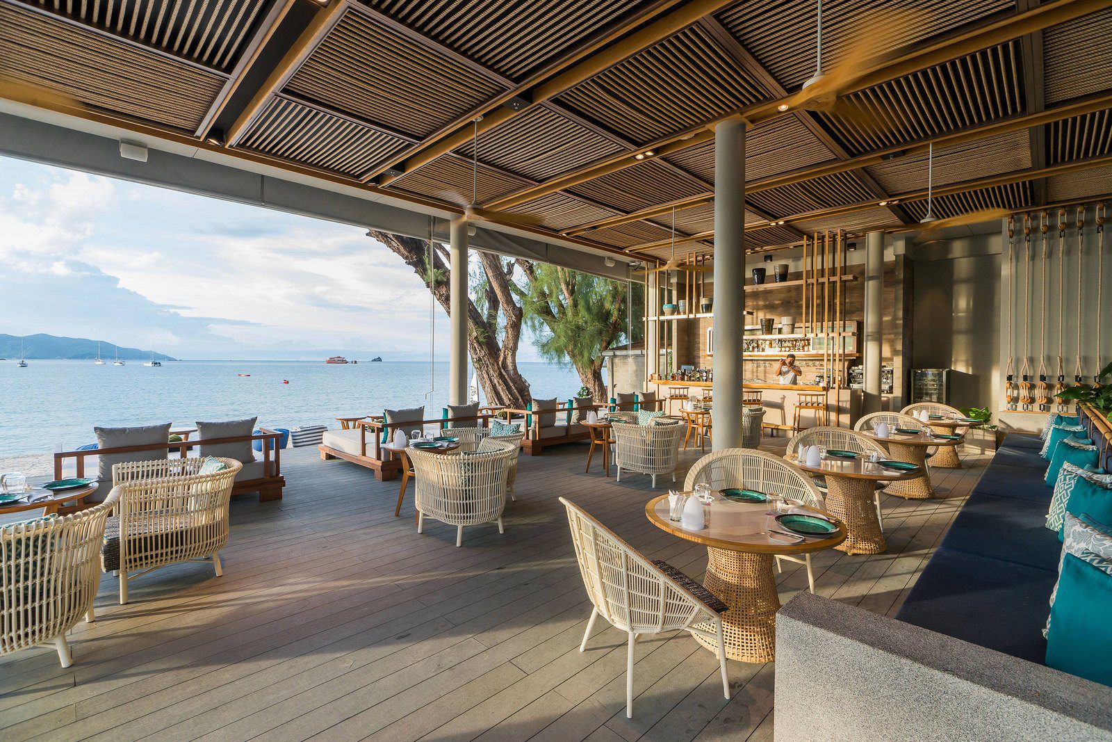 Breeza 海灘餐廳望向海面的座位