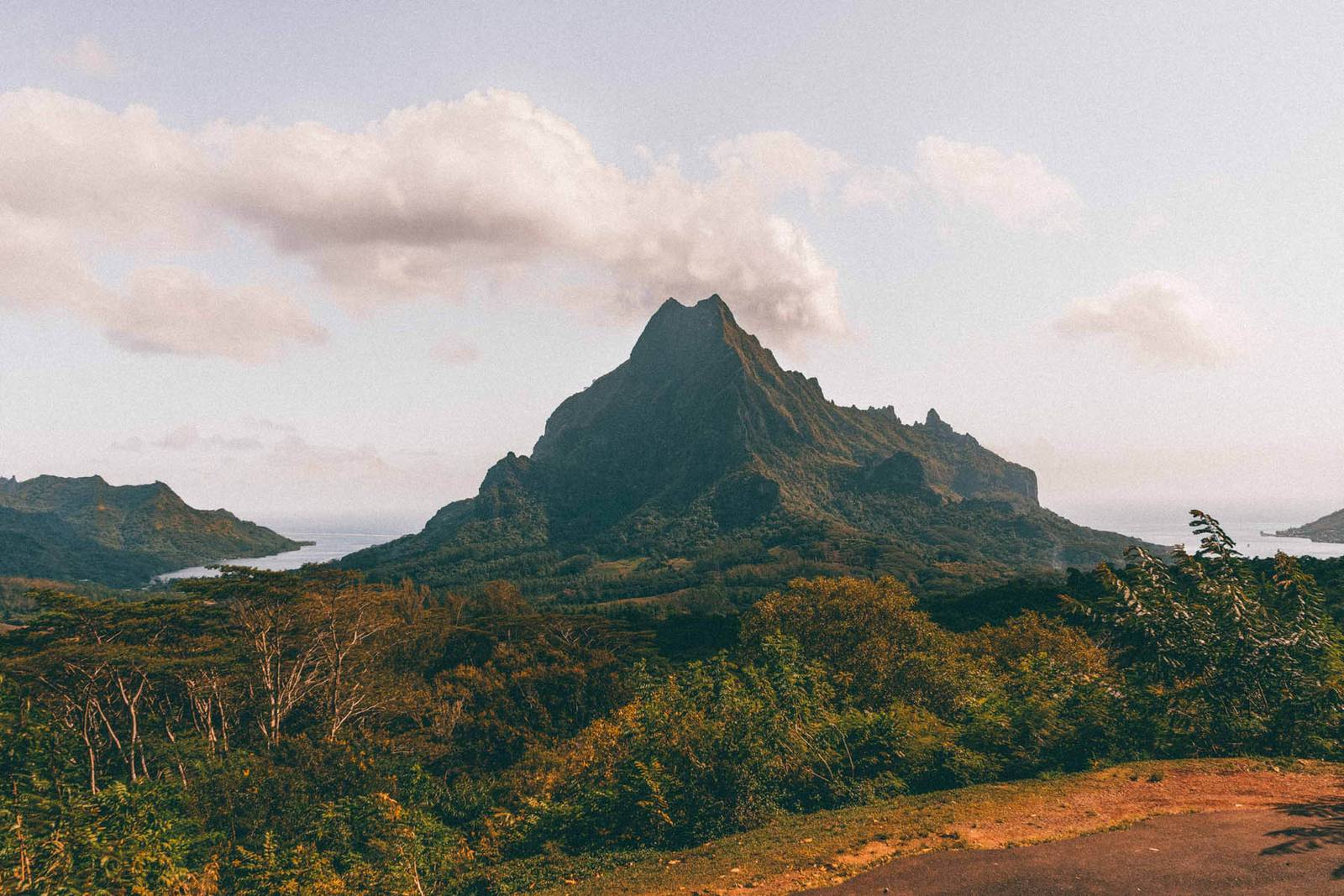 茉莉亞島的火山山稜