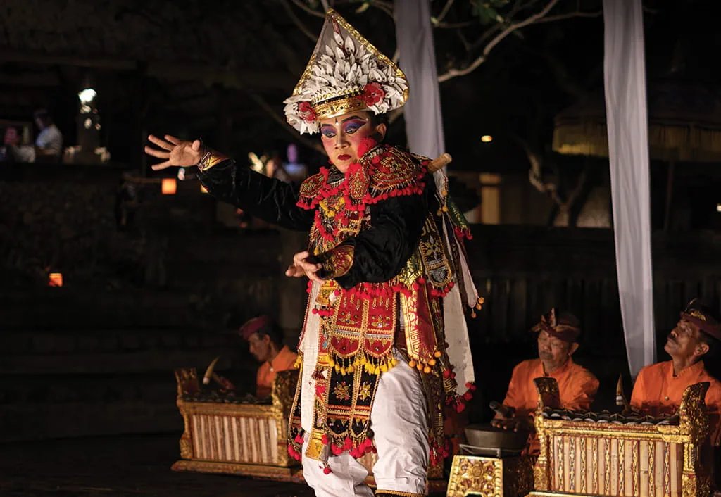 露天圓形劇場的 Baris 峇里戰士舞