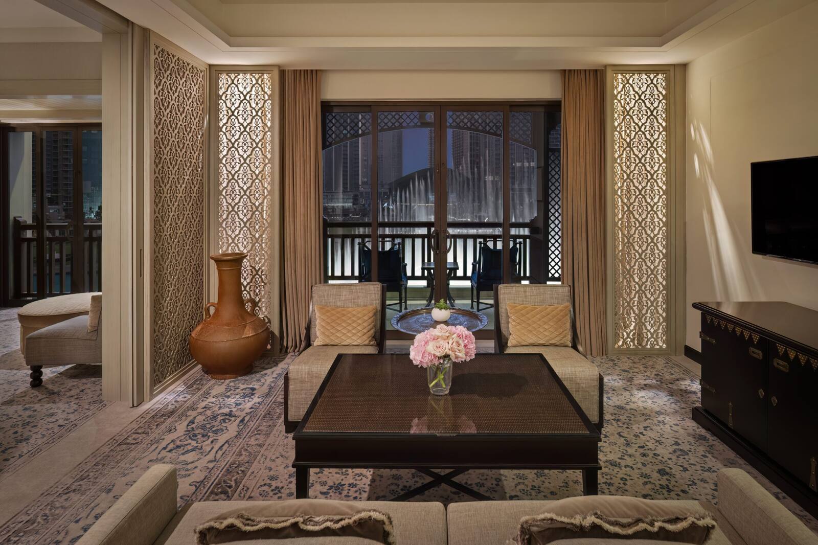 杜拜 Palace Downtown 宮殿酒店 Palace Suite 的起居空間