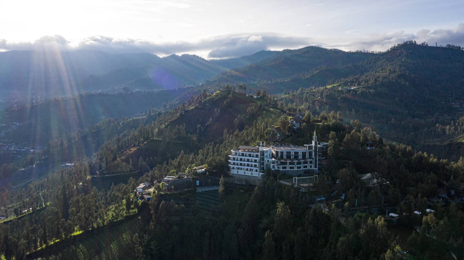 Plataran Bromo Resort and Venue 坐落於東爪哇高地