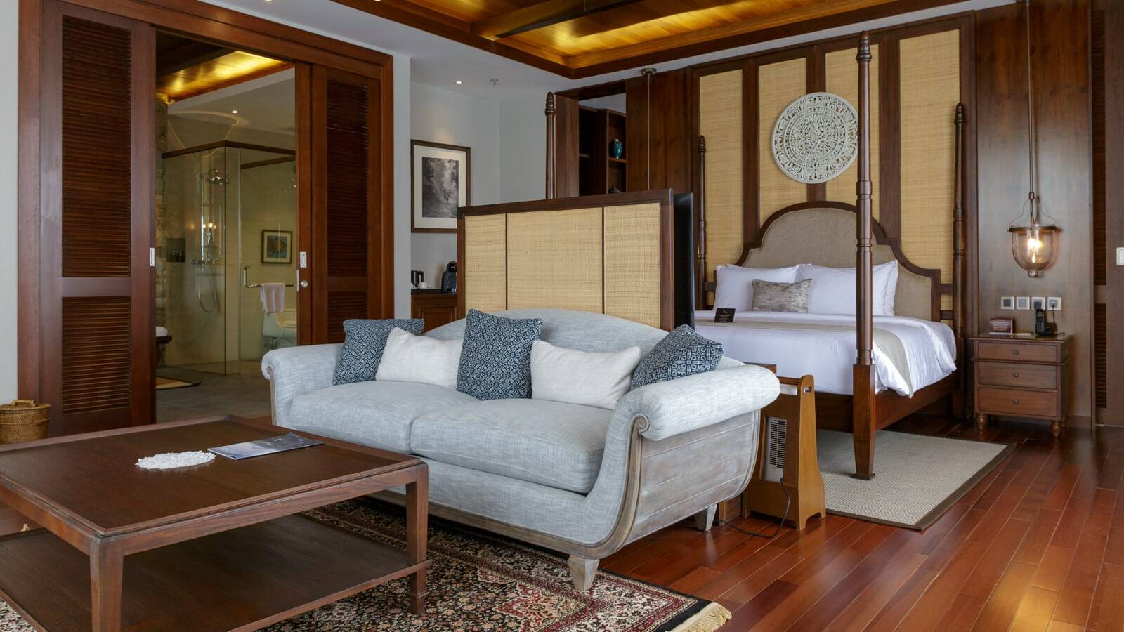 Plataran Bromo Presidential Suite 臥室與起居區