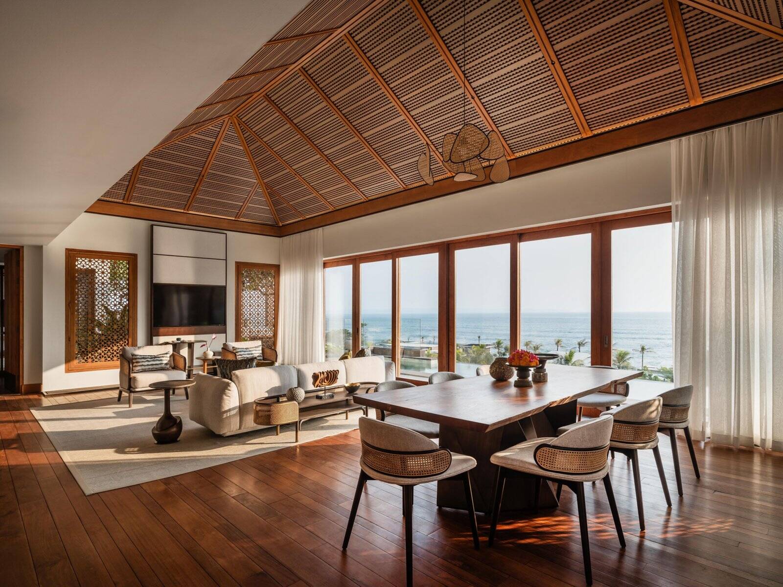 峇里島麗晶酒店 Two Bedroom Penthouse 海景起居與用餐空間