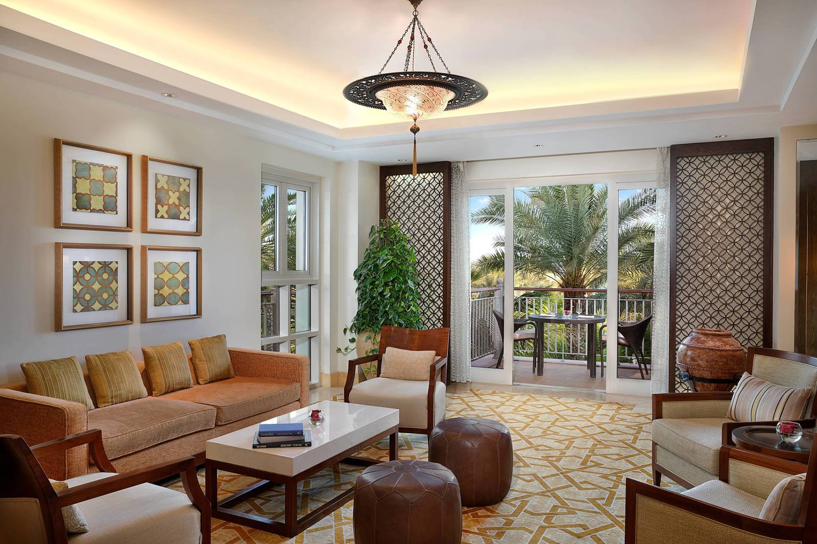 杜拜麗思卡爾頓度假村 The Lobby Lounge 的座位區