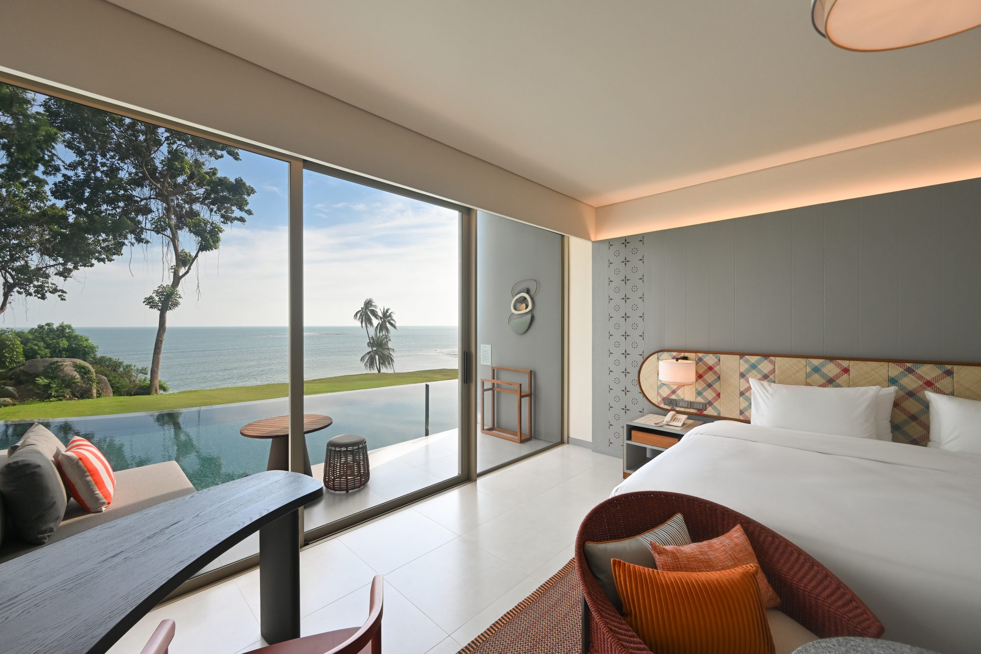 Lofty 房型的臥室與海景陽台
