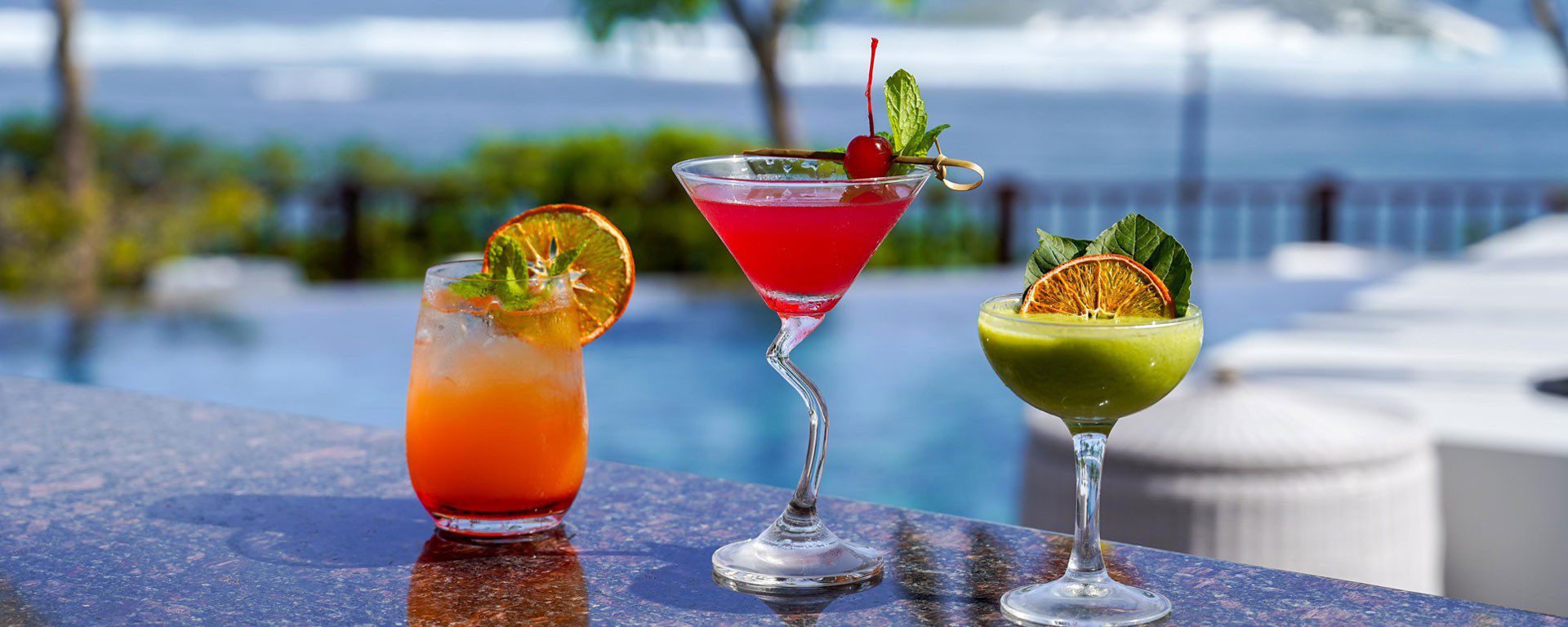 Crystal Blue Ocean Grill & Bar 特調雞尾酒與海景午茶