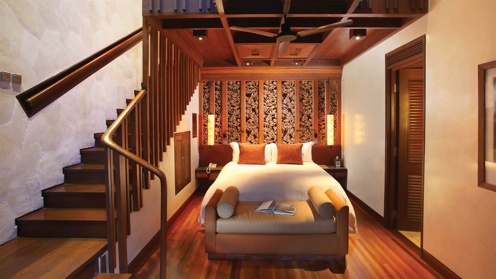 One-Bedroom Duplex Suite 雙層套房與露台