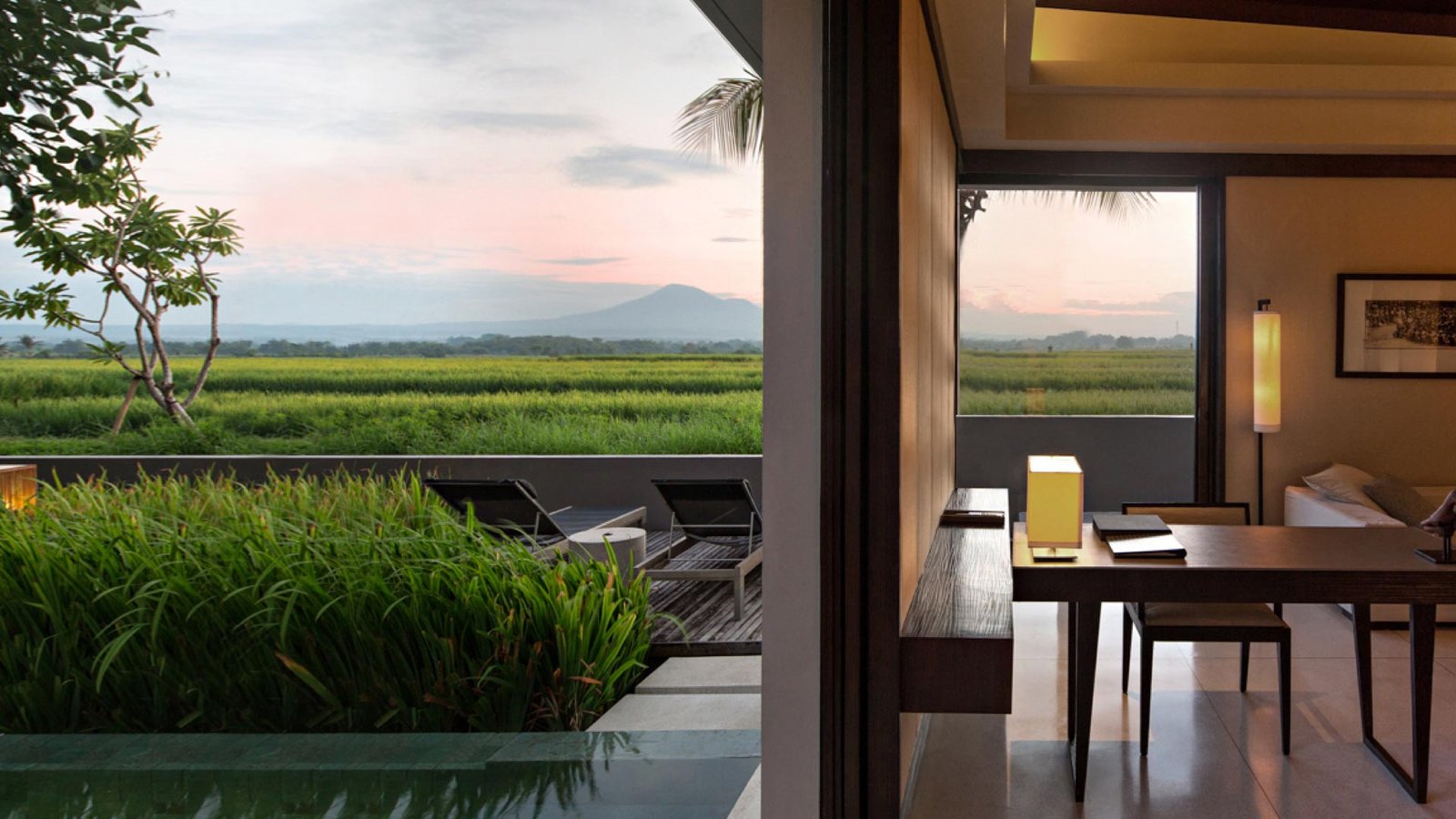 Mountain Pool Villa 望向梯田與山景