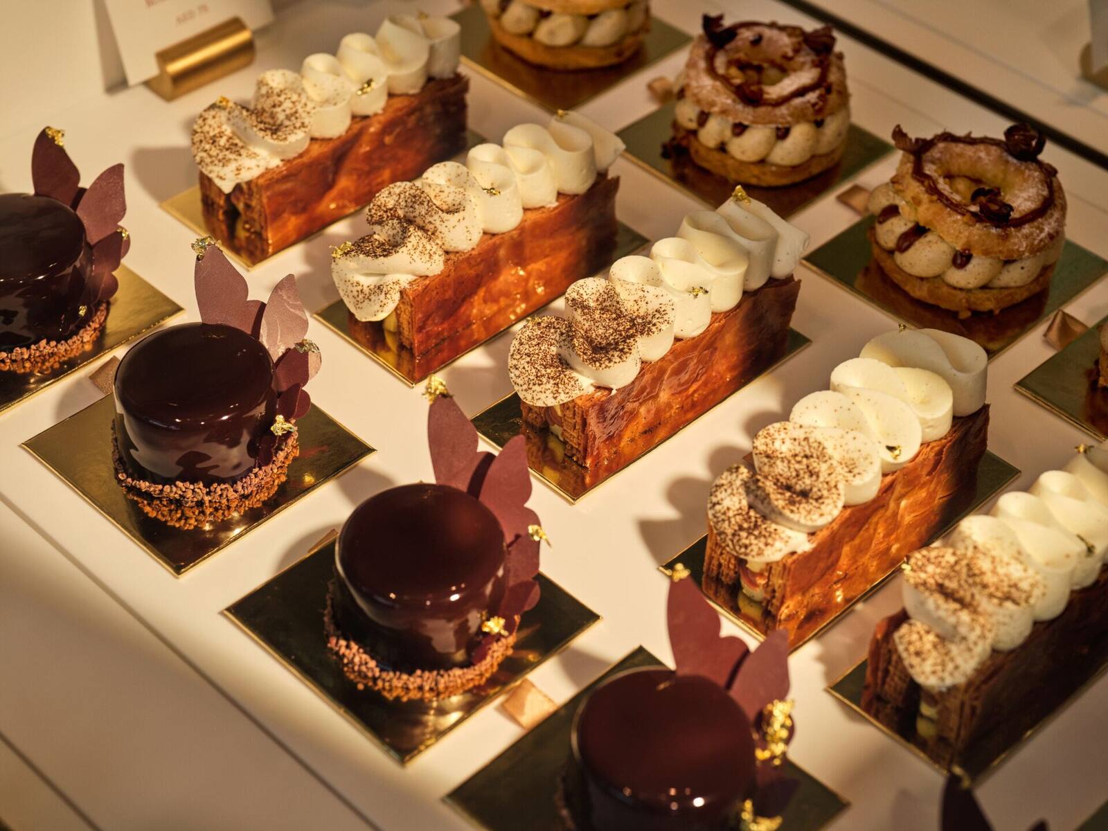 杜拜 The Lana 酒店 BonBon Café 的甜點櫥窗