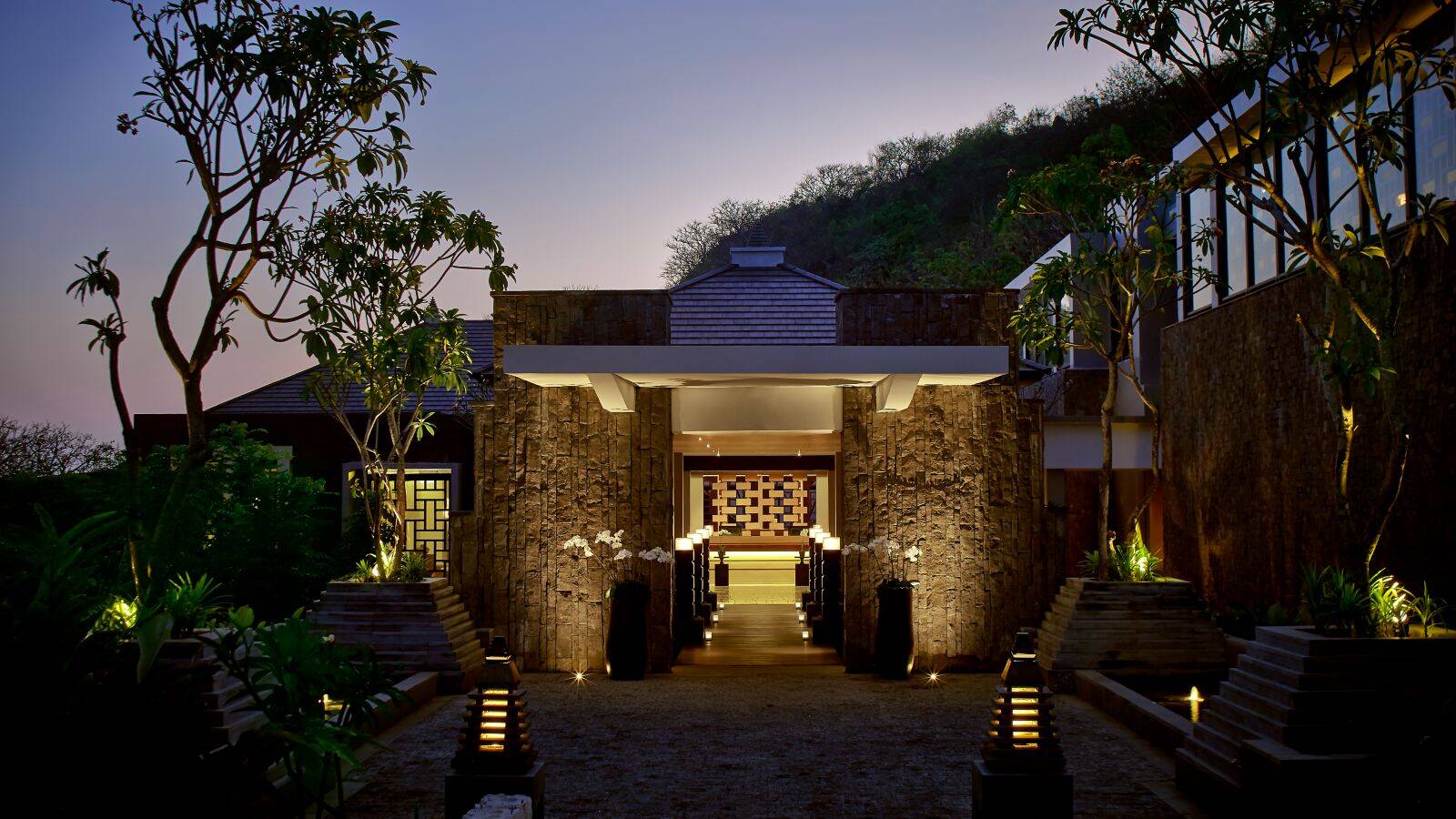 峇里麗思卡爾頓酒店 SPA 石造入口