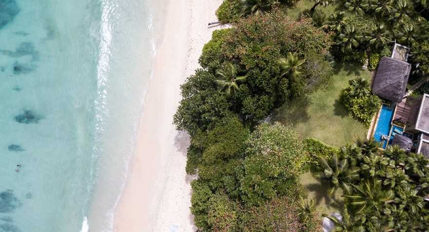 Anantara Maia Seychelles Villas 海濱泳池別墅與 Anse Louis 海岸空拍
