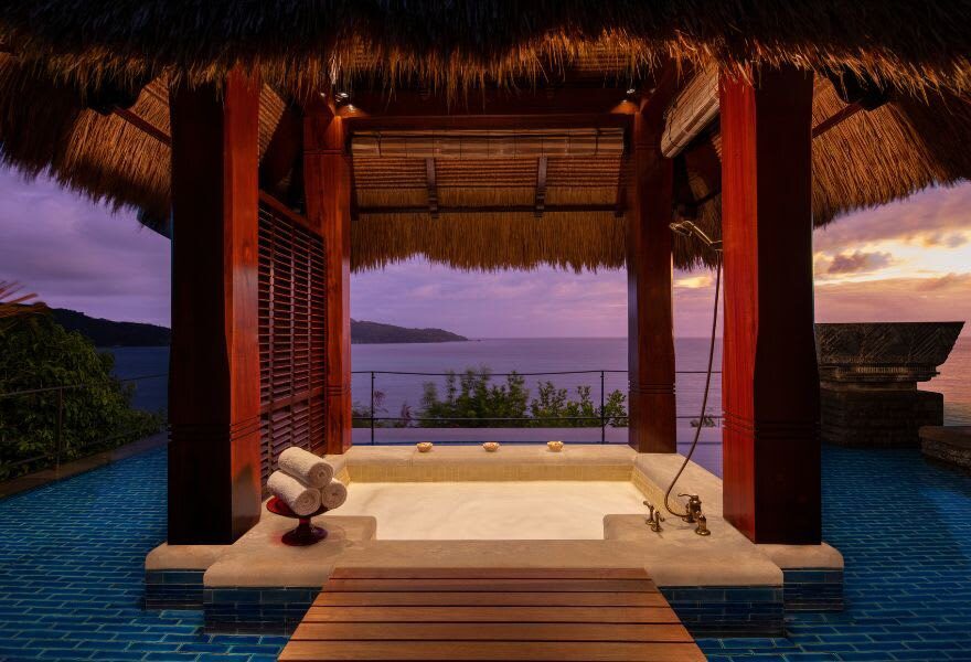 Anantara Maia Seychelles Villas Premier Ocean View Pool Villa 戶外浴亭與夕陽