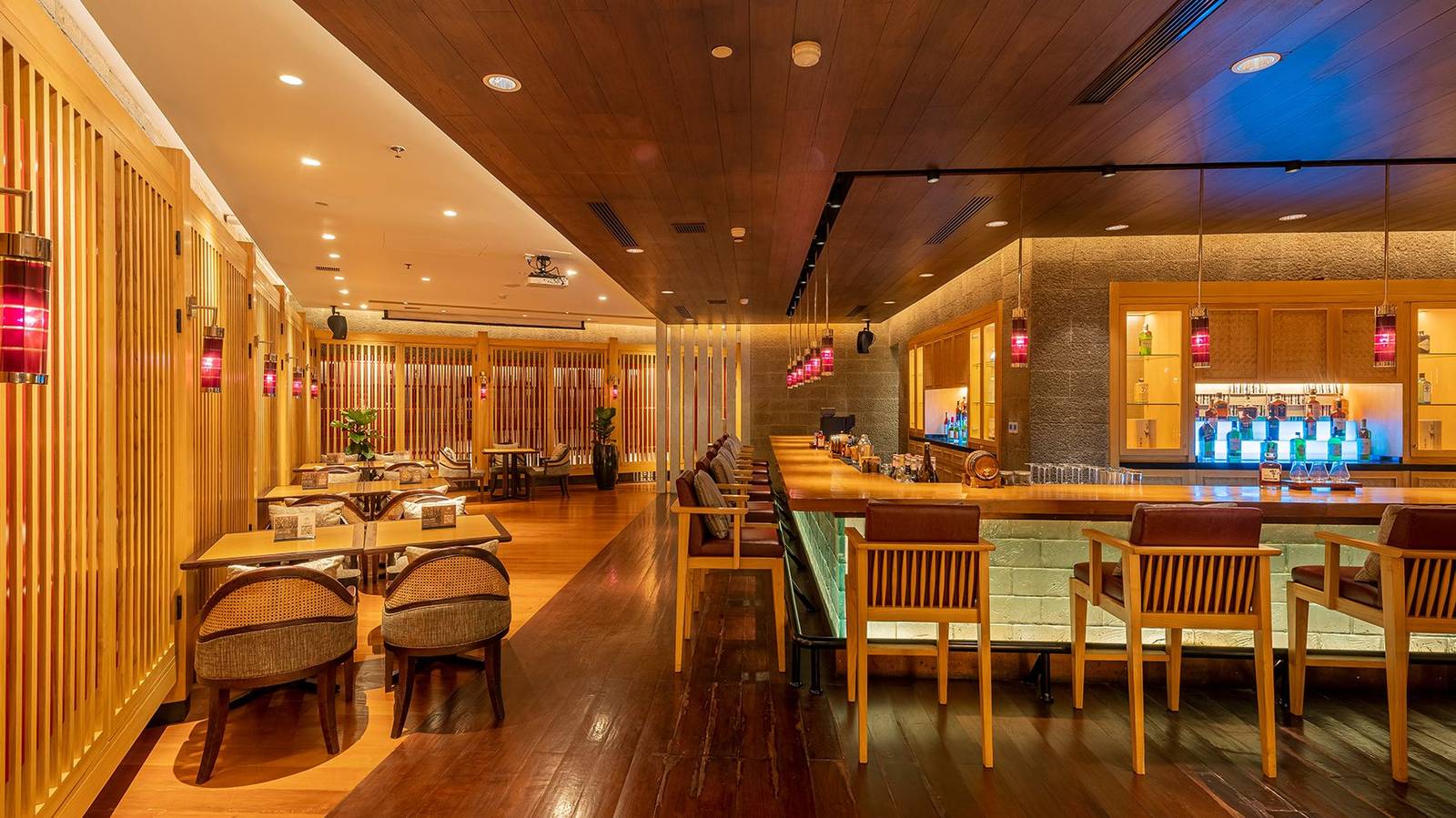 B1 Bar 的吧台與座位